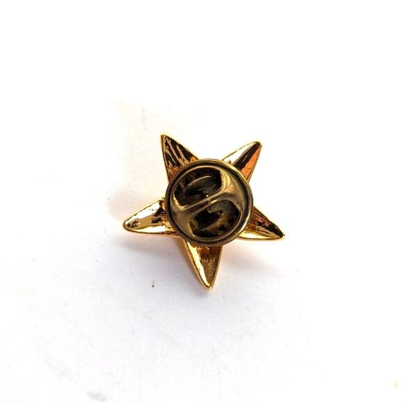 Vintage Estate Rich Gold Tone Textured Star Lapel Pin Brooch Pin - Picture 2 of 3